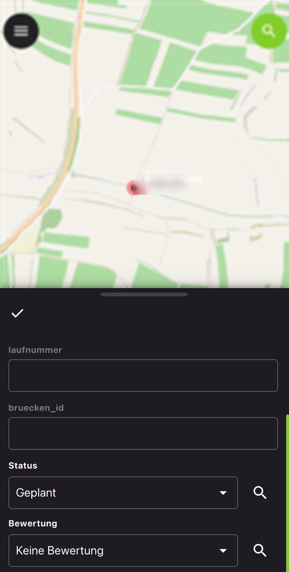 QField-Formular auf dem Smartphone mit Feldern für Status und Bewertung
