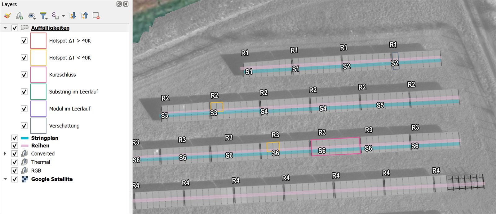 QGIS-Projekt der PV-Fehleranalyse: Thermal-Orthofoto einer Freiflächenanlage mit eingezeichneten Strings S1 bis S6, Reihen R1 bis R4 und farbig umrandeten Auffälligkeiten; links die Legende mit Hotspot, Kurzschluss, Leerlauf und Verschattung